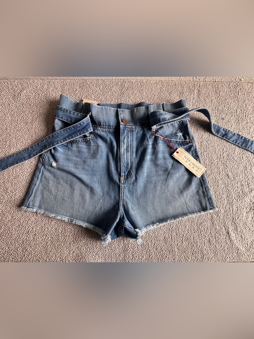 Alice + Olivia Paperbag Denim Shorts High Waist Belted
Distressed Sz 32 NWT - Picture 8 of 16